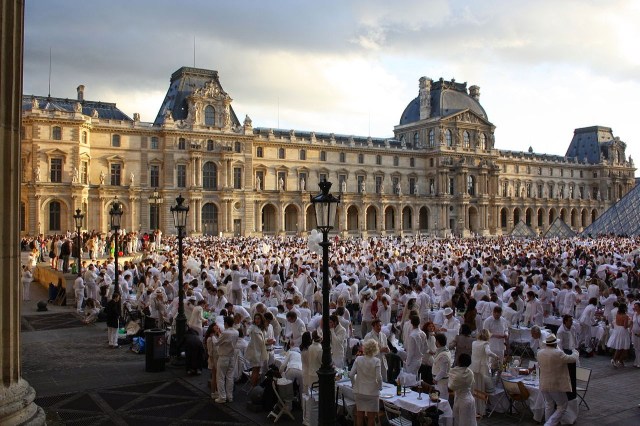 Diner en blanc em Paris - Wilipedia Diner en blanc em Paris - Wilipedia