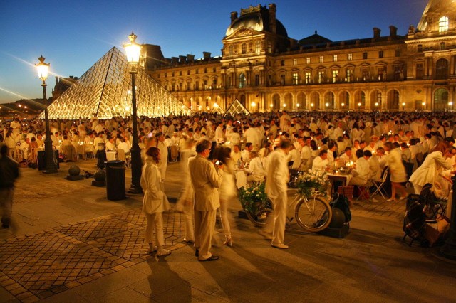 Diner en blanc em Paris - Wilipedia Diner en blanc em Paris - Wilipedia
