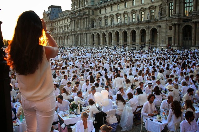 Diner en blanc em Paris - Wilipedia Diner en blanc em Paris - Wilipedia