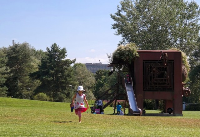 Park im Grünen - Amboss de Bernhard Luginbühl - Basel Suíça