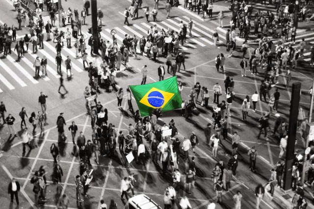 Brasileiros nas ruas Brasileiros nas ruas