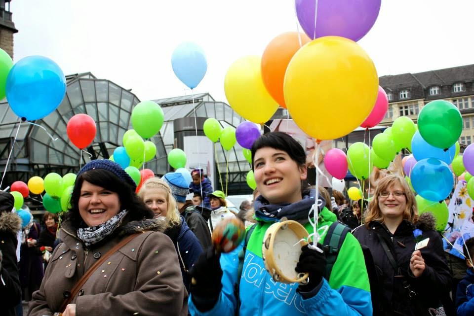 Confete na Cabeça: um desfile colorido em Hamburgo na&nbsp;Alemanha